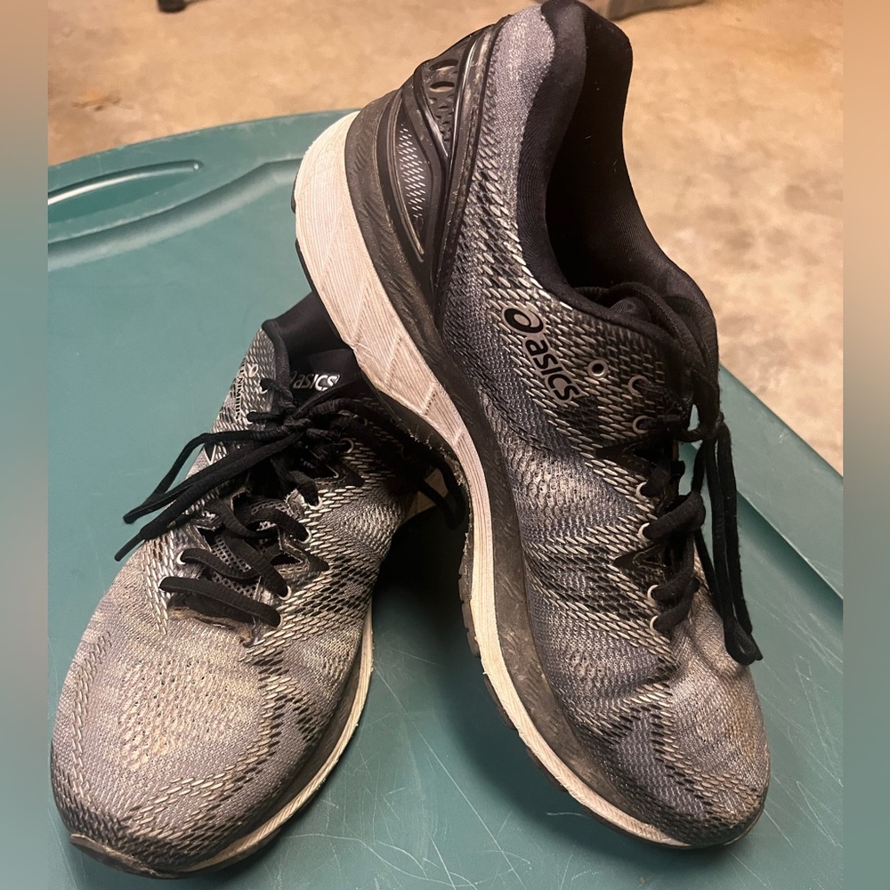 Asics Men’s 9 1/2 Charcoal and Black Athletic Sneakers